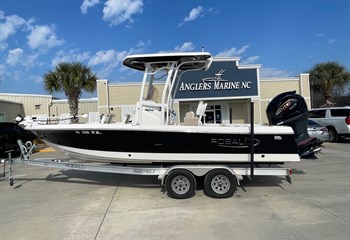 2022 Robalo 226 Cayman Boat